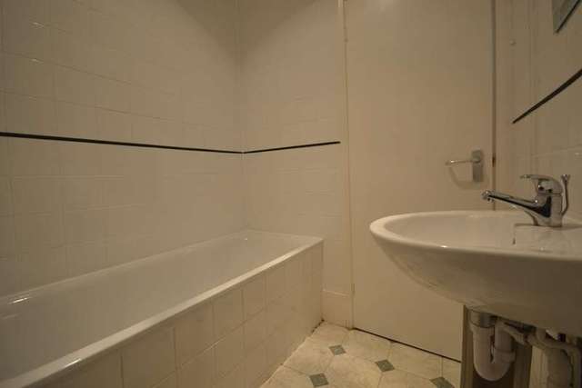  Image of 1 bedroom Flat to rent in Cambridge Gardens Hastings TN34 at Hastings, TN34 1EH