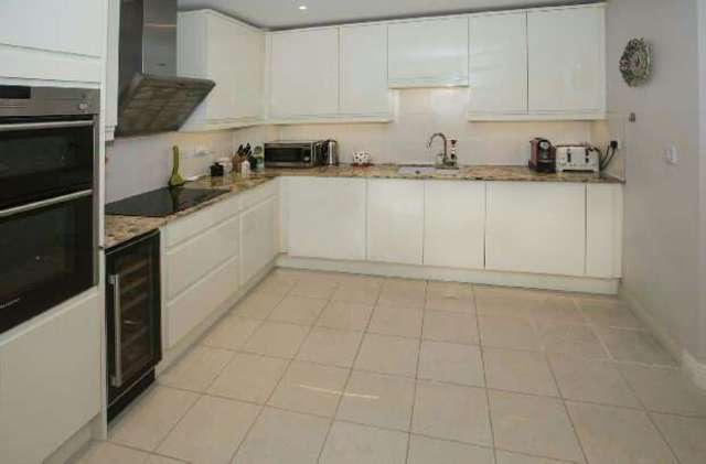  Image of 2 bedroom Flat for sale in Carmelite Drive Reading RG30 at Carmelite Drive  Reading, RG30 2SB