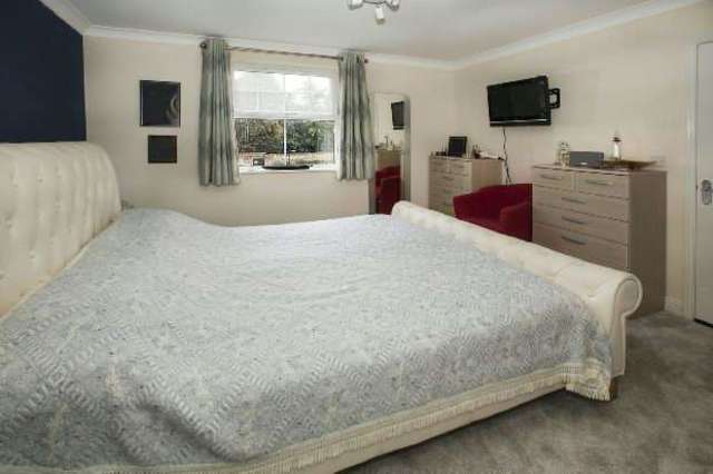  Image of 2 bedroom Flat for sale in Carmelite Drive Reading RG30 at Carmelite Drive  Reading, RG30 2SB