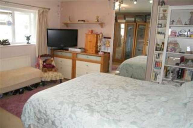  Image of 4 bedroom Detached house to rent in Castlefields Avenue Charlton Kings Cheltenham GL52 at Cheltenham, GL52 6YR