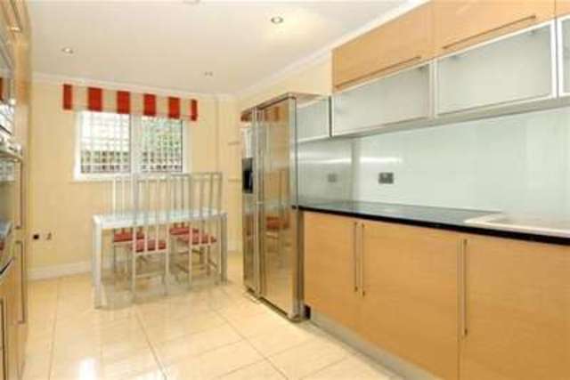  Image of 3 bedroom Flat to rent in Cavendish Road St. Georges Hill Weybridge KT13 at Weybridge, KT13 0JH