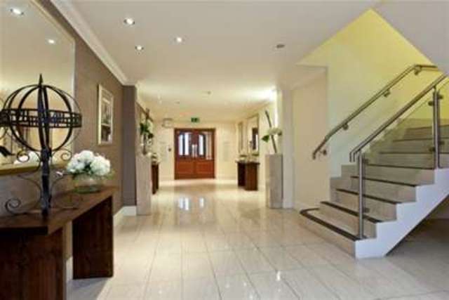  Image of 3 bedroom Flat to rent in Cavendish Road St. Georges Hill Weybridge KT13 at Weybridge, KT13 0JH