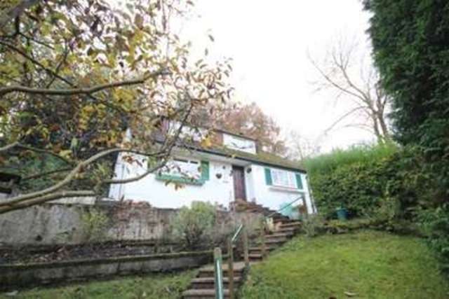  Image of 4 bedroom Detached house to rent in Croft Road Godalming GU7 at Godalming, GU7 1BS