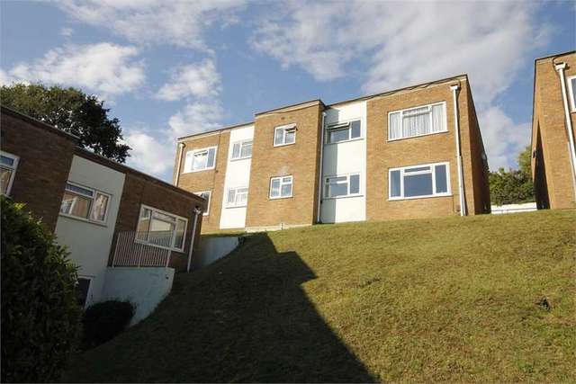  Image of 1 bedroom Apartment to rent in Chideock Close Parkstone Poole BH12 at Chideock Close Parkstone Wallisdown, BH12 2DZ