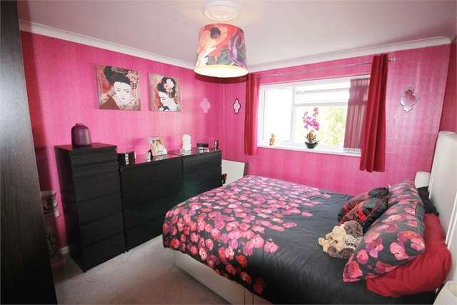  Image of 1 bedroom Apartment to rent in Chideock Close Parkstone Poole BH12 at Chideock Close Parkstone Wallisdown, BH12 2DZ