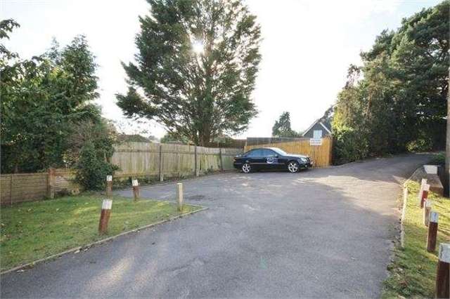 Image of 1 bedroom Apartment to rent in Chideock Close Parkstone Poole BH12 at Chideock Close Parkstone Wallisdown, BH12 2DZ