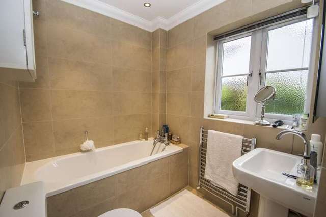  Image of 2 bedroom Apartment for sale in Wallingford Road Goring Reading RG8 at Wallingford Road Goring Reading, RG8 0BH