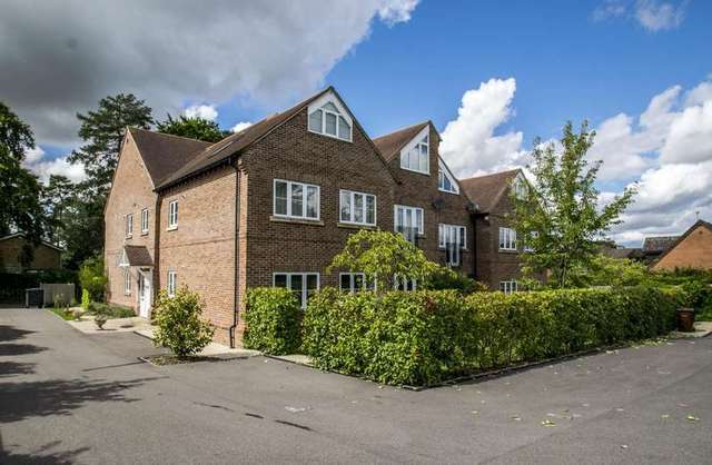  Image of 2 bedroom Apartment for sale in Wallingford Road Goring Reading RG8 at Wallingford Road Goring Reading, RG8 0BH