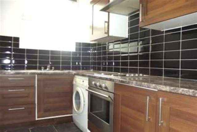  Image of 2 bedroom Flat to rent in Chingford Mount Road London E4 at London, E4 8LP