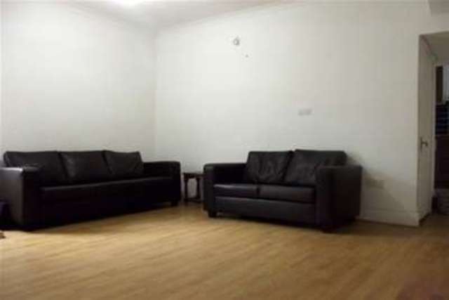  Image of 2 bedroom Flat to rent in Chingford Mount Road London E4 at London, E4 8LP