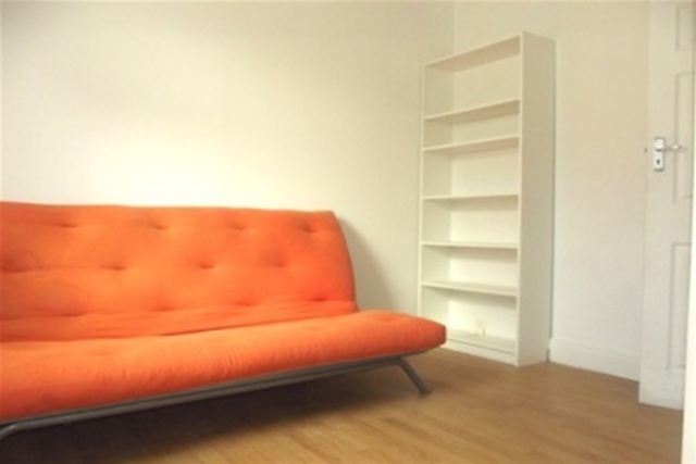  Image of 2 bedroom Flat to rent in Chingford Mount Road London E4 at London, E4 8LP