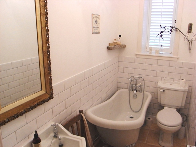  Image of 1 bedroom Flat to rent in Church Street Lochwinnoch PA12 at Lochwinnoch Renfrewshire Renfrewshire, PA12 4AD