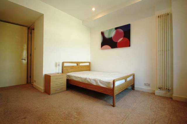  Image of 2 bedroom Flat to rent in City Road London EC1Y at Barbican London Barbican, EC1Y 2AN