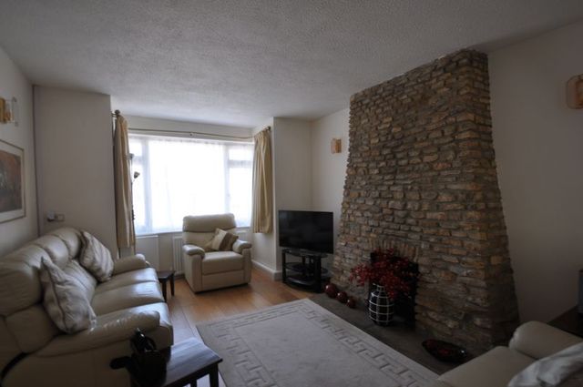  Image of 4 bedroom Detached house for sale in Clarence Road Fleet GU51 at Clarence Road  Fleet, GU51 3RZ