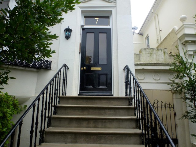  Image of 1 bedroom Ground Flat to rent in Clifton Road Brighton BN1 at 7 Clifton Road  Brighton, BN1 3HP