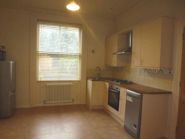  Image of 1 bedroom Ground Flat to rent in Clifton Road Brighton BN1 at 7 Clifton Road  Brighton, BN1 3HP