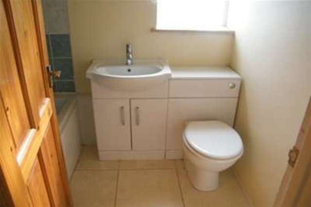  Image of 1 bedroom Flat to rent in Cobham Court Tewkesbury Road Cheltenham GL51 at Cheltenham, GL51 9BA