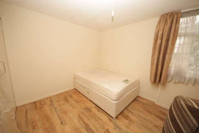  Image of 4 bedroom Detached house to rent in Coburg Crescent London SW2 at Coburg Crescent Brixton Hill London, SW2 3HU