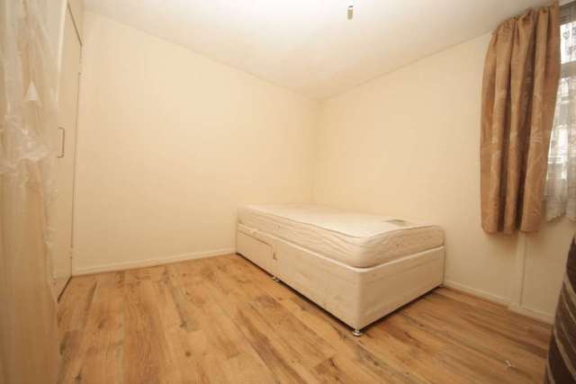  Image of 4 bedroom Detached house to rent in Coburg Crescent London SW2 at Coburg Crescent Brixton Hill London, SW2 3HU