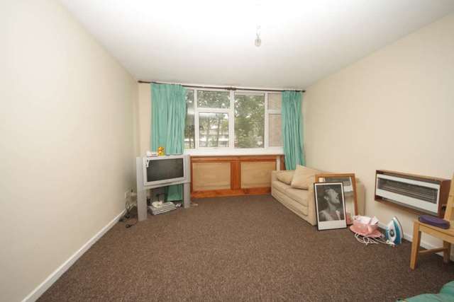  Image of 4 bedroom Detached house to rent in Coburg Crescent London SW2 at Coburg Crescent Brixton Hill London, SW2 3HU