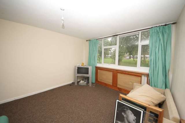  Image of 4 bedroom Detached house to rent in Coburg Crescent London SW2 at Coburg Crescent Brixton Hill London, SW2 3HU