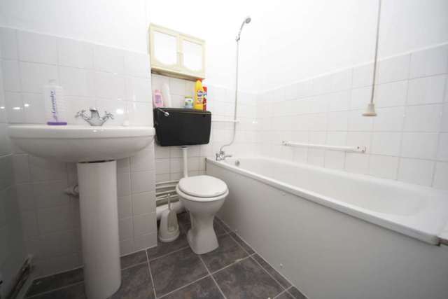  Image of 4 bedroom Detached house to rent in Coburg Crescent London SW2 at Coburg Crescent Brixton Hill London, SW2 3HU