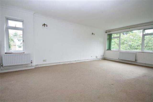  Image of 2 bedroom Flat for sale in College Gardens Worthing BN11 at West Worthing, BN11 4QE