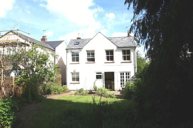  Image of 3 bedroom Detached house to rent in Commonside Downley High Wycombe HP13 at Commonside Downley High Wycombe, HP13 5XG
