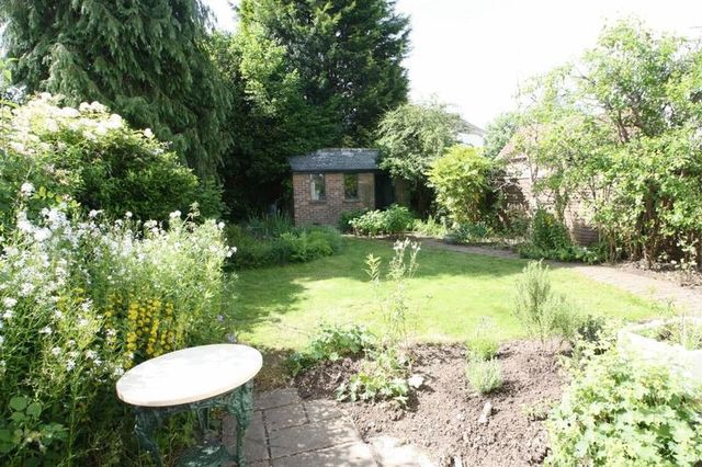  Image of 3 bedroom Detached house to rent in Commonside Downley High Wycombe HP13 at Commonside Downley High Wycombe, HP13 5XG