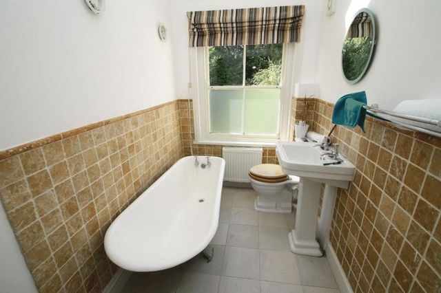  Image of 3 bedroom Detached house to rent in Commonside Downley High Wycombe HP13 at Commonside Downley High Wycombe, HP13 5XG