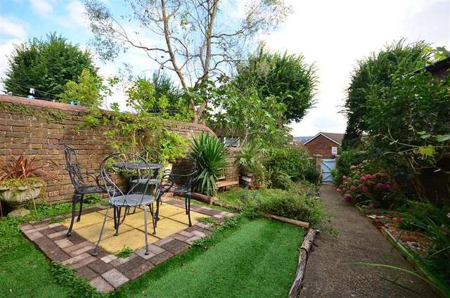  Image of 1 bedroom Flat for sale in Compton Road Brighton BN1 at Brighton East Sussex Brighton, BN1 5AN