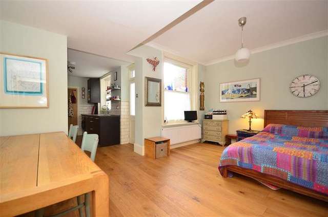 Image of 1 bedroom Flat for sale in Compton Road Brighton BN1 at Brighton East Sussex Brighton, BN1 5AN