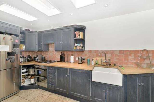  Image of 2 bedroom Flat for sale in Cornwall Gardens London SW7 at London  Gloucester Road, SW7 4AJ