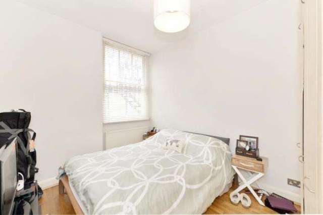  Image of 2 bedroom Flat for sale in Cornwall Gardens London SW7 at London  Gloucester Road, SW7 4AJ
