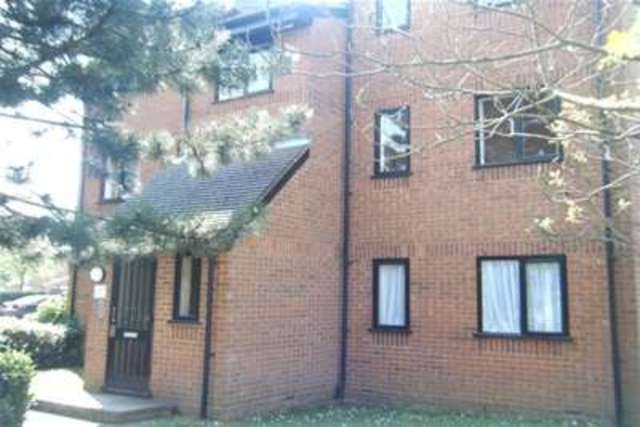  Image of 1 bedroom Flat to rent in Courtlands Close Watford WD24 at Watford, WD24 5GT