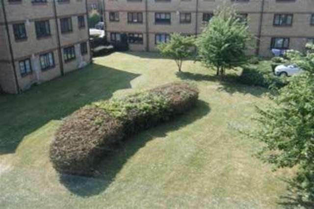  Image of 1 bedroom Flat to rent in Courtlands Close Watford WD24 at Watford, WD24 5GT