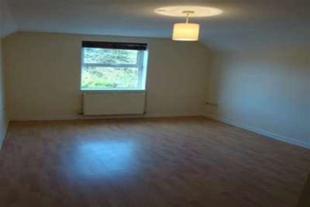  Image of 1 bedroom Flat to rent in Crescent Road Westbourne Bournemouth BH2 at Bournemouth, BH2 5SS