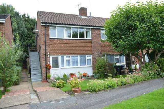  Image of 1 bedroom Maisonette to rent in Cricketers Close Chessington KT9 at Cricketers Close  Chessington, KT9 1NL