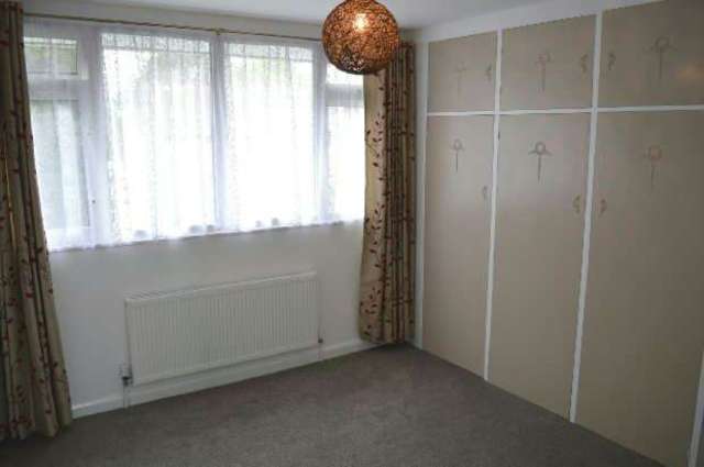  Image of 1 bedroom Maisonette to rent in Cricketers Close Chessington KT9 at Cricketers Close  Chessington, KT9 1NL