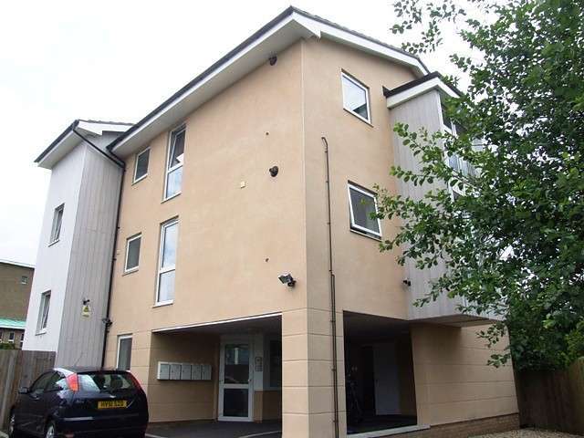  Image of 2 bedroom Apartment to rent in Dean Road Southampton SO18 at Haynes Road  Southampton, SO18 6AP