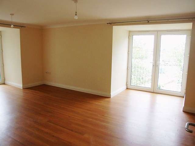  Image of 2 bedroom Apartment to rent in Dean Road Southampton SO18 at Haynes Road  Southampton, SO18 6AP