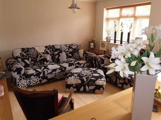  Image of 2 bedroom Detached house for sale in Deirdre Avenue Wickford SS12 at Wickford Essex Wickford, SS12 0AX