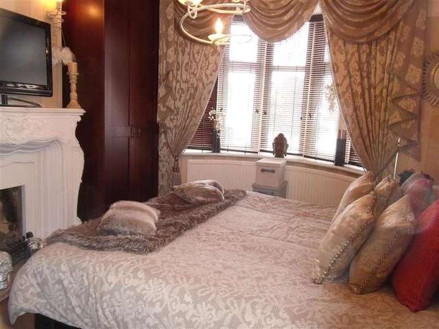  Image of 2 bedroom Detached house for sale in Deirdre Avenue Wickford SS12 at Wickford Essex Wickford, SS12 0AX