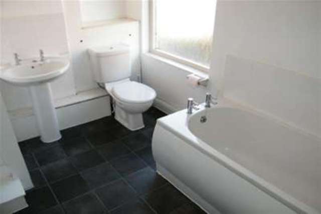  Image of 2 bedroom Terraced house to rent in Derwent Terrace Sherwood Nottingham NG5 at Nottingham, NG5 4AE