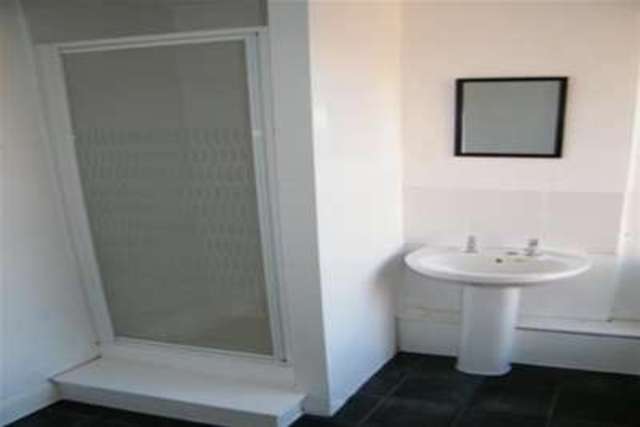  Image of 2 bedroom Terraced house to rent in Derwent Terrace Sherwood Nottingham NG5 at Nottingham, NG5 4AE