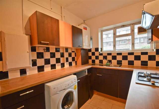  Image of 2 bedroom Apartment to rent in Aubyn Square London SW15 at Roehampton, SW15 5NP