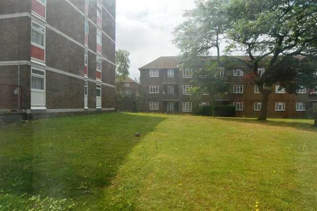  Image of 2 bedroom Apartment to rent in Aubyn Square London SW15 at Roehampton, SW15 5NP
