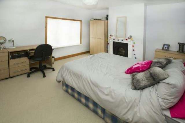  Image of 4 bedroom Terraced house for sale in Donnington Gardens Reading RG1 at Donnington Gardens  Reading, RG1 5LZ