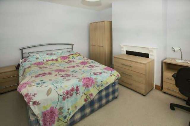  Image of 4 bedroom Terraced house for sale in Donnington Gardens Reading RG1 at Donnington Gardens  Reading, RG1 5LZ