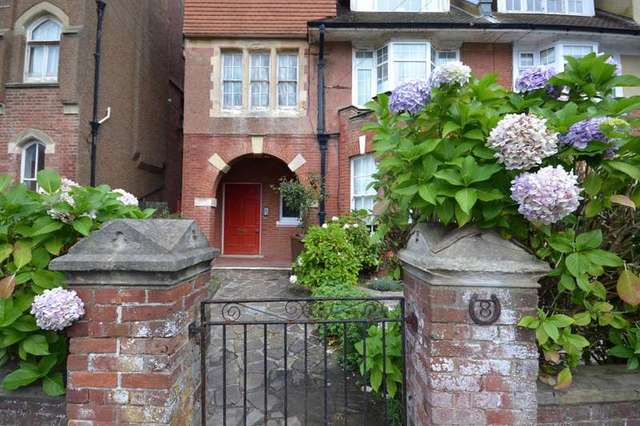 Image of 3 bedroom Flat to rent in Dorset Road South Bexhill-on-Sea TN40 at Bexhill On Sea, TN40 1NH